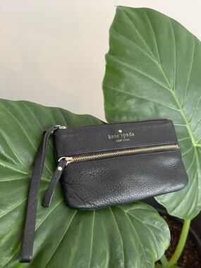 kate spade black pebbled leather wristlet clutch